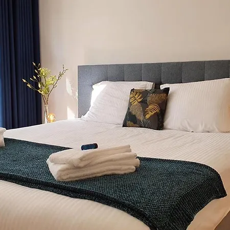 Trendy, Authentieke Woning Met Groot Terras En Tuin
