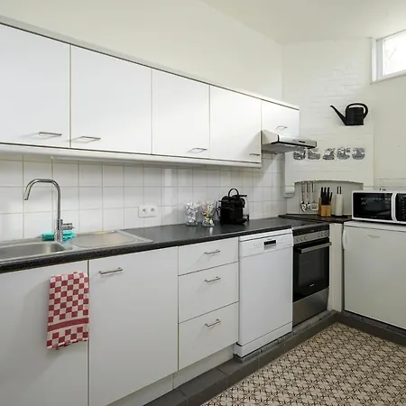 Trendy, Authentieke Woning Met Groot Terras En Tuin ブルージュ