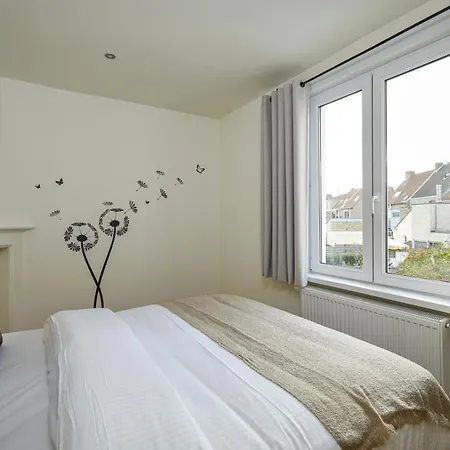 別荘 Trendy, Authentieke Woning Met Groot Terras En Tuin