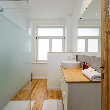別荘 Trendy, Authentieke Woning Met Groot Terras En Tuin ブルージュ